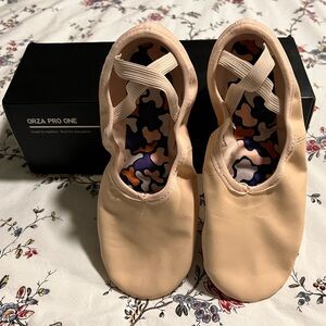 Orza Pro One Leather Ballet Shoes - Women’s Size 6 - New in box!